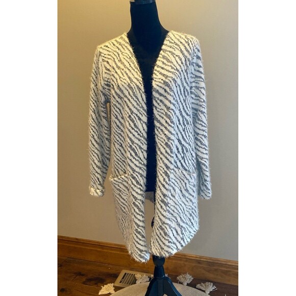 Maurice’s Cardigan Sweater Size Large Fuzzy Zebra Animal Print SUPER Soft Long - Picture 4 of 12